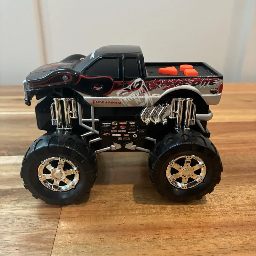 Toy State Road Rippers Snake Bite Monster Truck Firestone Lights Sound Motorized